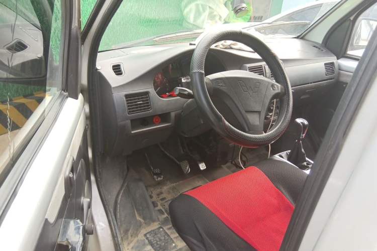 Used Wuling Rongguang 2014 1.2L S Base Model Driver Seat