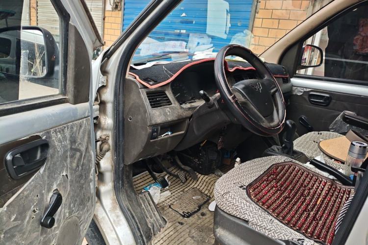 Used Wuling Rongguang 2014 1.2L S Base Model Driver Seat