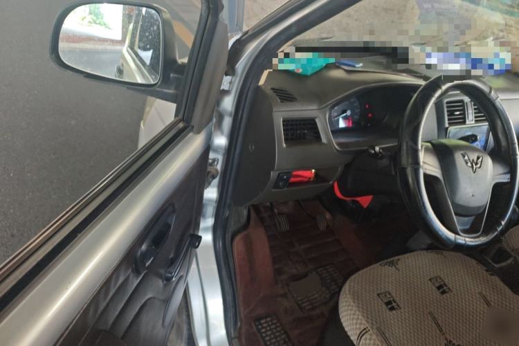Used Wuling Rongguang 2014 1.2L S Base Model Driver Seat