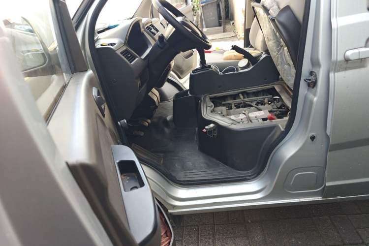 Used Wuling Rongguang 2014 1.2L S Base Model Driver Seat