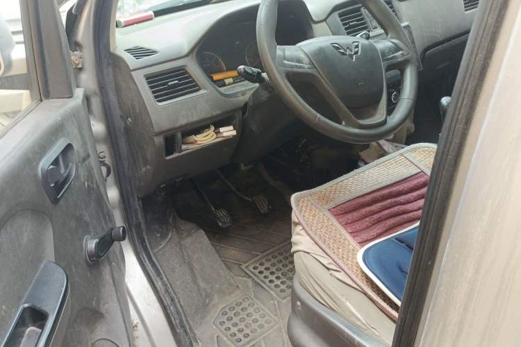 Used Wuling Rongguang 2014 1.2L S Base Model Driver Seat