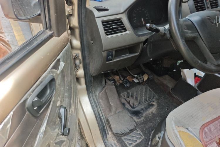 Used Wuling Rongguang 2014 1.5L S Base Version Driver Seat