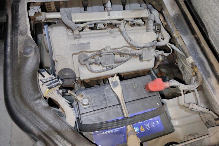 Used Wuling Rongguang 2014 1.2L S Base Model Engine Bay