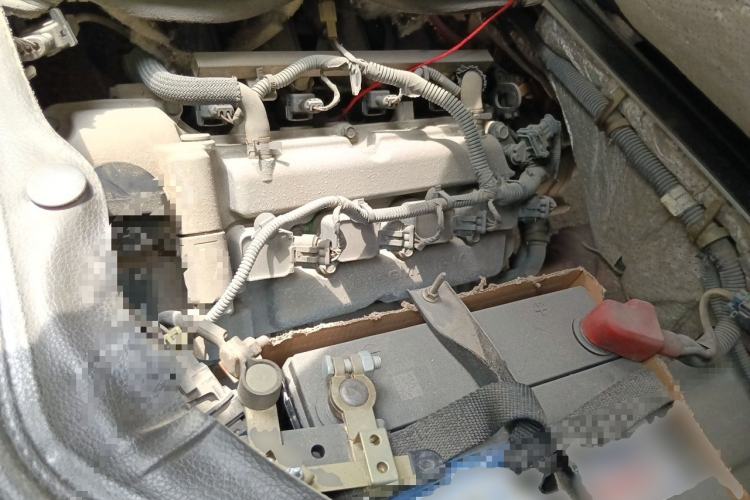 Used Wuling Rongguang 2014 1.2L S Base Model Engine Bay