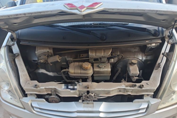 Used Wuling Rongguang 2014 1.2L S Base Model Engine Bay