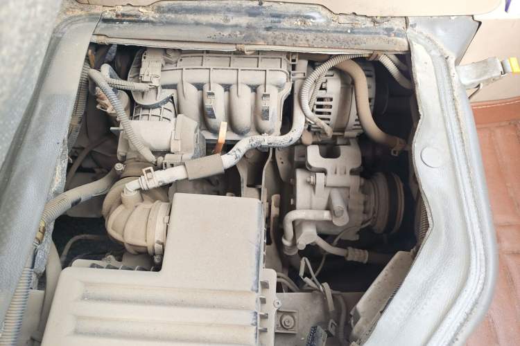 Used Wuling Rongguang 2014 1.5L S Standard Version Engine Bay