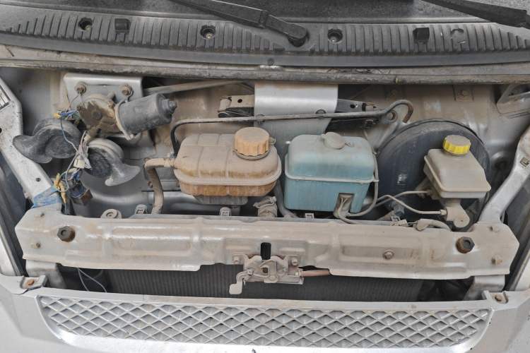 Used Wuling Rongguang 2014 1.2L S Base Model Engine Bay