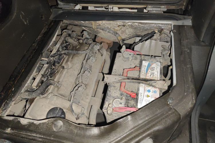 Used Wuling Rongguang 2014 1.2L S Base Model Engine Bay