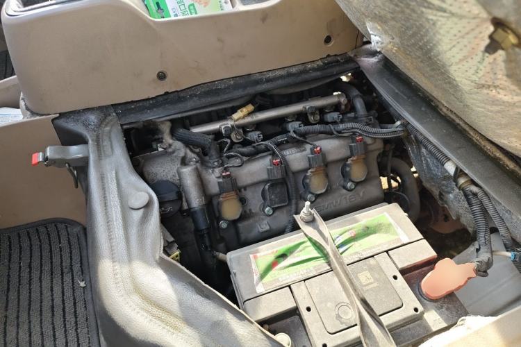 Used Wuling Rongguang 2014 1.5L S Standard Version Engine Bay