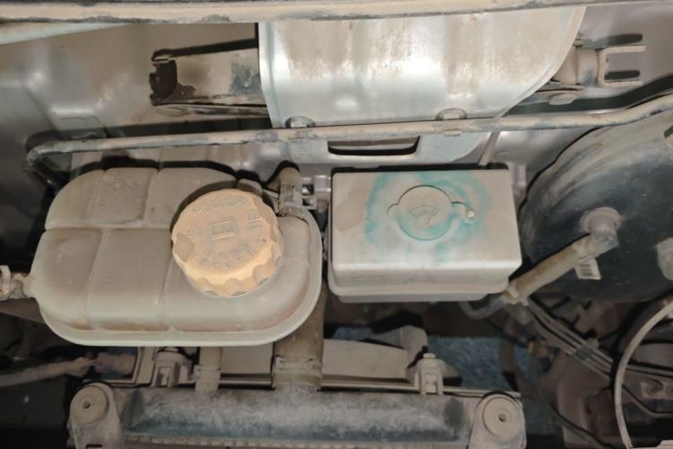 Used Wuling Rongguang 2014 1.2L S Base Model Engine Bay