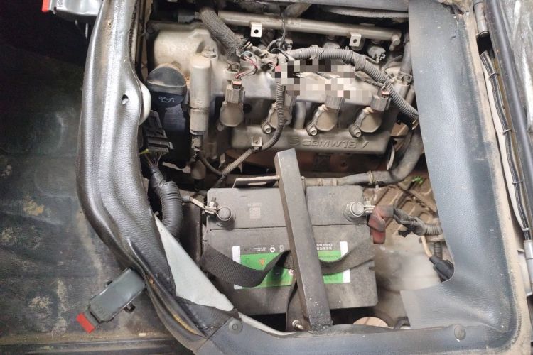 Used Wuling Rongguang 2014 1.5L S Base Version Engine Bay
