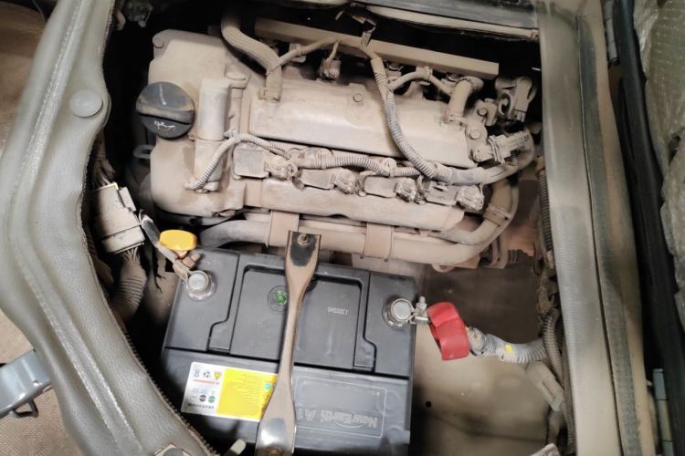 Used Wuling Rongguang 2014 1.2L S Standard Model Engine Bay