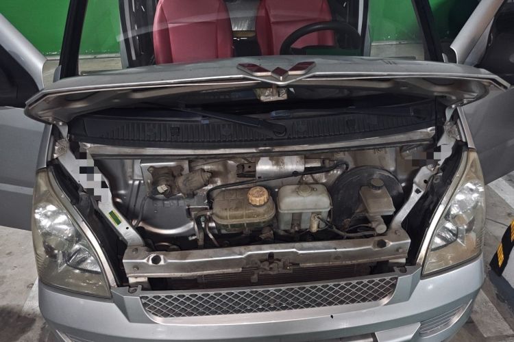 Used Wuling Rongguang 2014 1.5L S Base Version Engine Bay