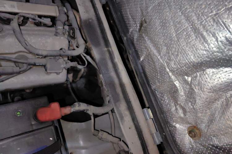 Used Wuling Rongguang 2014 1.2L S Base Model Engine Bay Left
