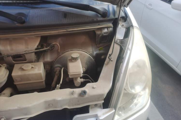 Used Wuling Rongguang 2014 1.2L S Standard Model Engine Bay Left