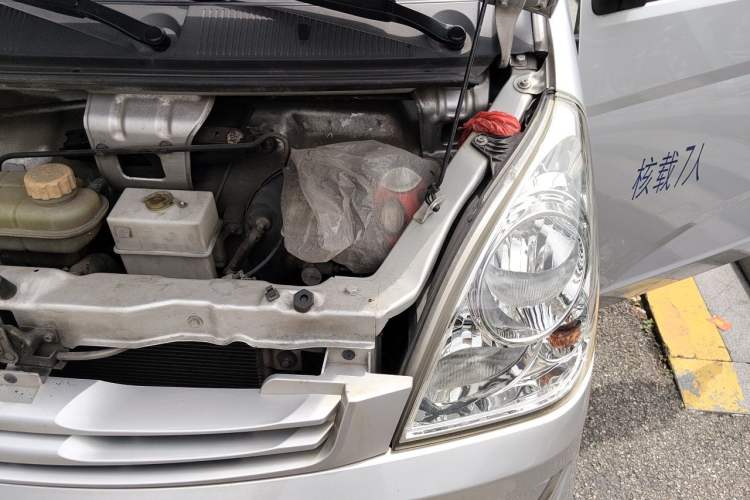 Used Wuling Rongguang 2014 1.2L S Standard Model Engine Bay Left