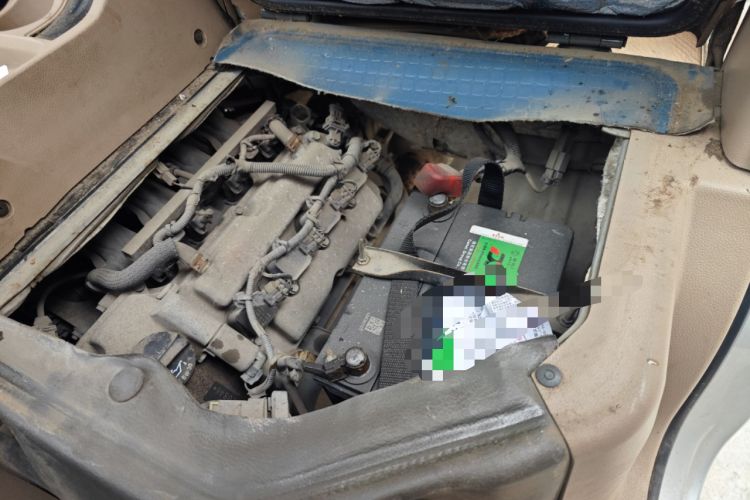Used Wuling Rongguang 2014 1.2L S Standard Model Engine Bay Left