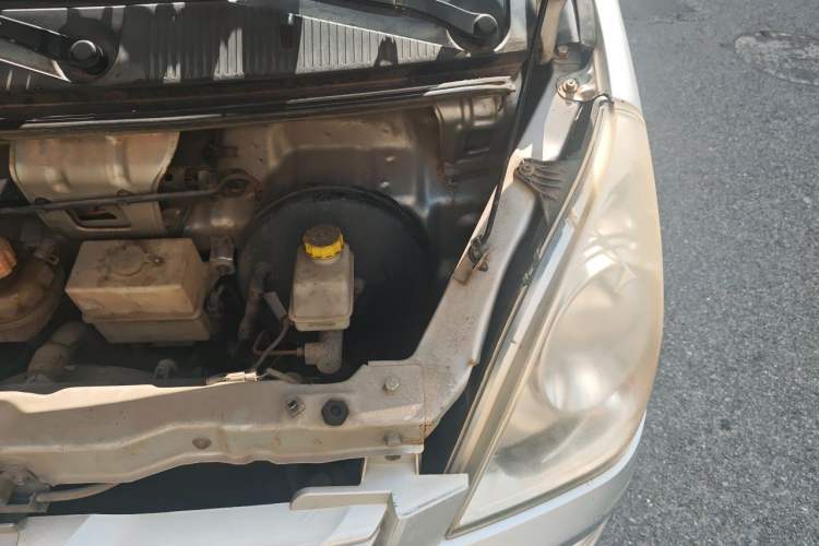 Used Wuling Rongguang 2014 1.2L S Standard Model Engine Bay Left