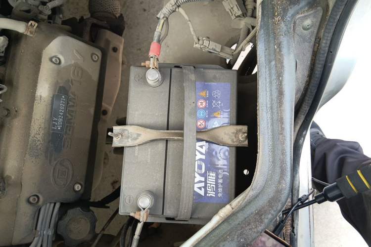 Used Wuling Rongguang 2014 1.2L S Base Model Engine Bay Left
