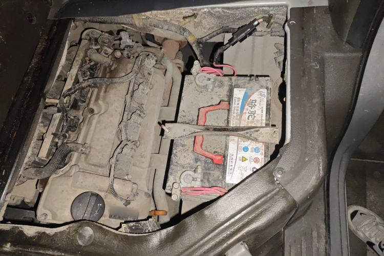 Used Wuling Rongguang 2014 1.2L S Base Model Engine Bay Left