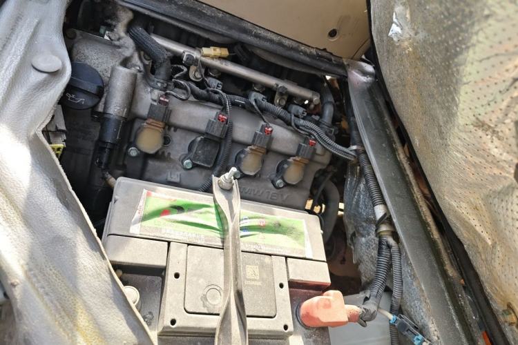 Used Wuling Rongguang 2014 1.5L S Standard Version Engine Bay Left
