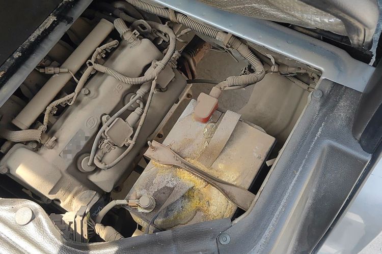 Used Wuling Rongguang 2014 1.2L S Base Model Engine Bay Left