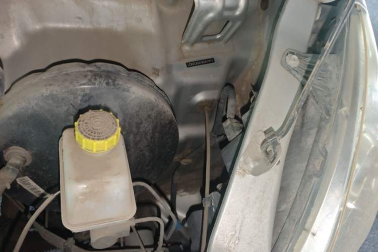 Used Wuling Rongguang 2014 1.2L S Base Model Engine Bay Left