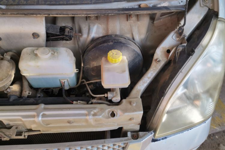 Used Wuling Rongguang 2014 1.2L S Base Model Engine Bay Left
