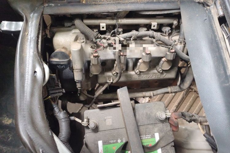 Used Wuling Rongguang 2014 1.5L S Base Version Engine Bay Left