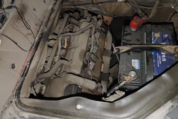 Used Wuling Rongguang 2014 1.2L S Standard Model Engine Bay Left