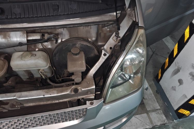 Used Wuling Rongguang 2014 1.5L S Base Version Engine Bay Left