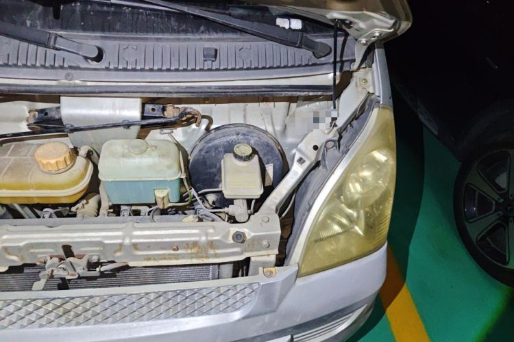 Used Wuling Rongguang 2014 1.2L S Base Model Engine Bay Left