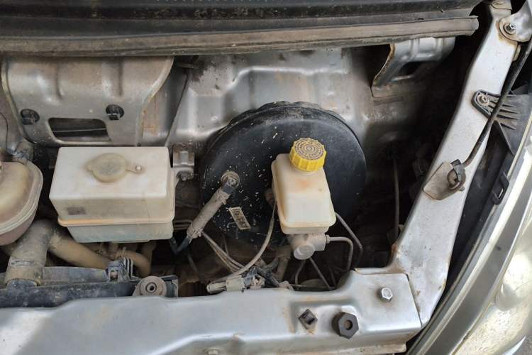 Used Wuling Rongguang 2014 1.2L S Base Model Engine Bay Left