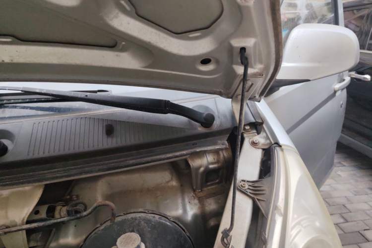 Used Wuling Rongguang 2014 1.5L S Standard Version Engine Bay Left