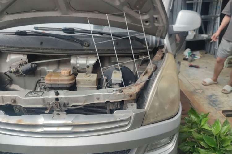 Used Wuling Rongguang 2014 1.5L S Standard Version Engine Bay Left