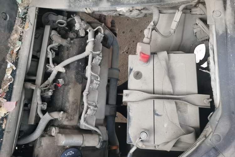 Used Wuling Rongguang 2014 1.2L S Base Model Engine Bay Left