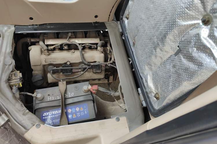 Used Wuling Rongguang 2014 1.2L S Standard Model Engine Bay Left