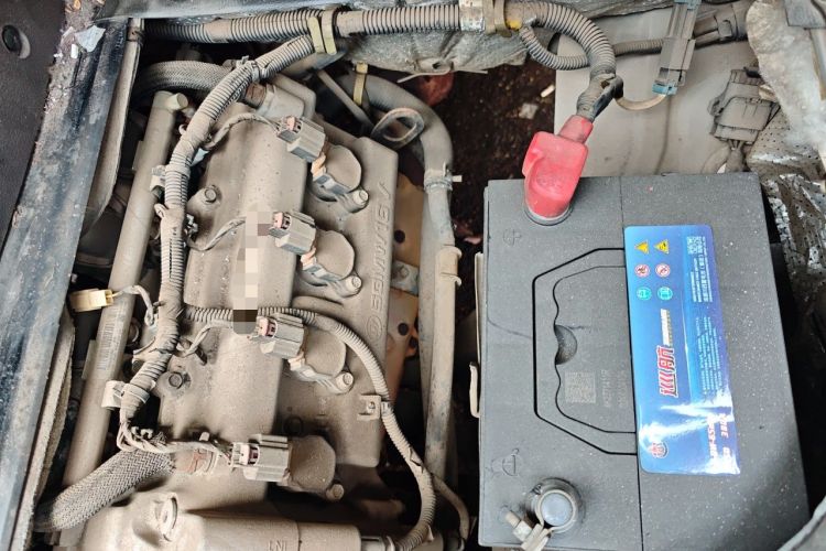 Used Wuling Rongguang 2014 1.5L S Base Version Engine Bay Left