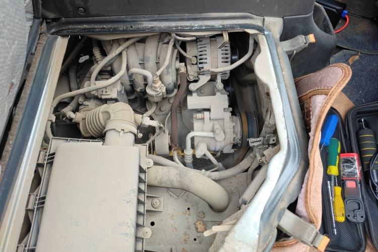 Used Wuling Rongguang 2014 1.2L S Base Model Engine Bay Left