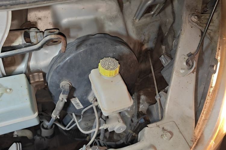 Used Wuling Rongguang 2014 1.2L S Base Model Engine Bay Left