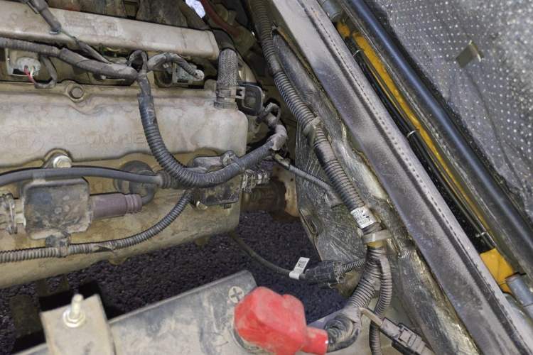 Used Wuling Rongguang 2014 1.2L S Base Model Engine Bay Left
