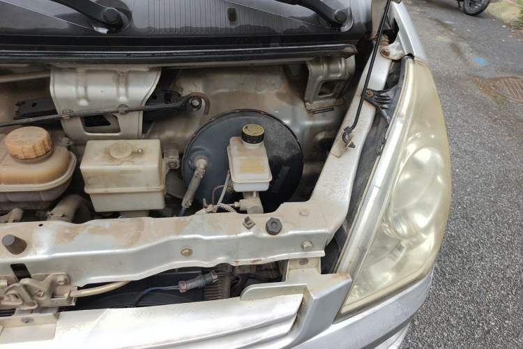 Used Wuling Rongguang 2014 1.2L S Base Model Engine Bay Left