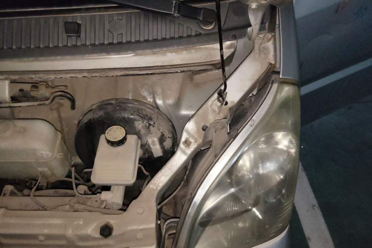 Used Wuling Rongguang 2014 1.2L S Base Model Engine Bay Left