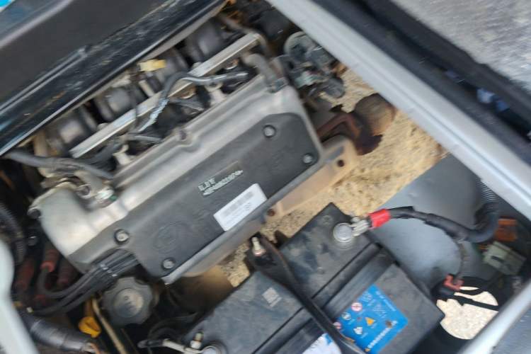 Used Wuling Rongguang 2014 1.2L S Base Model Engine Bay Left
