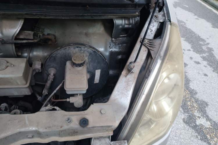 Used Wuling Rongguang 2014 1.2L S Base Model Engine Bay Left