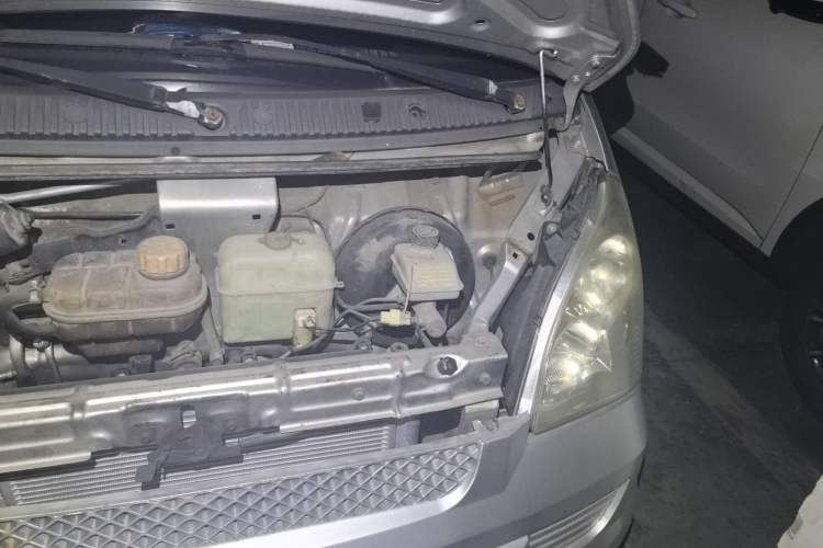 Used Wuling Rongguang 2014 1.5L S Base Version Engine Bay Left