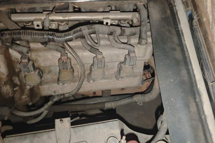 Used Wuling Rongguang 2014 1.5L S Base Version Engine Bay Left