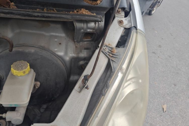 Used Wuling Rongguang 2014 1.5L S Standard Version Engine Bay Left