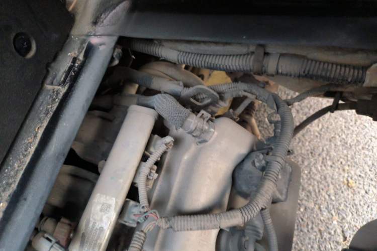Used Wuling Rongguang 2014 1.2L S Base Model Engine Bay Left