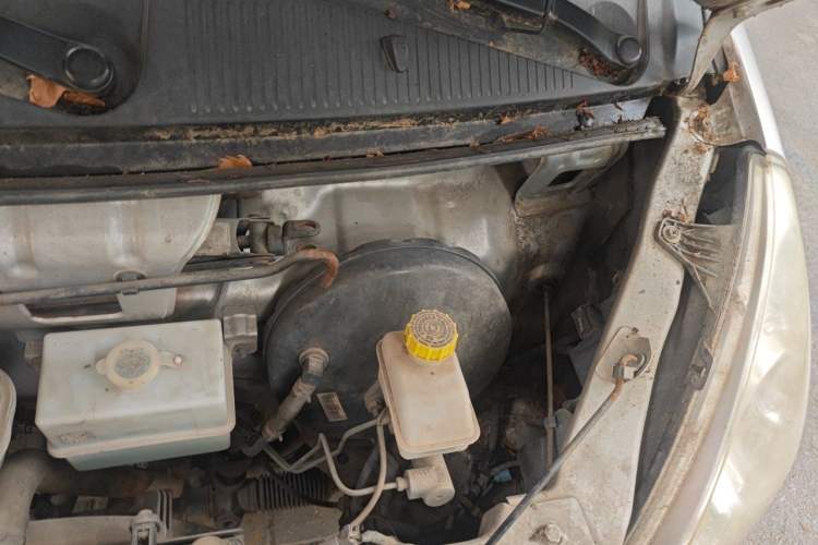 Used Wuling Rongguang 2014 1.2L S Base Model Engine Bay Left